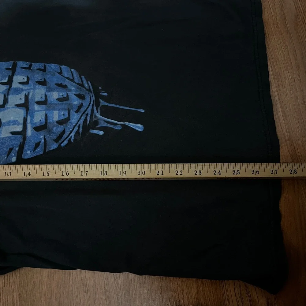 Nike Graphic T-Shirt Mens XL Black Mouth Sneaker Tongue Streetwear Tee